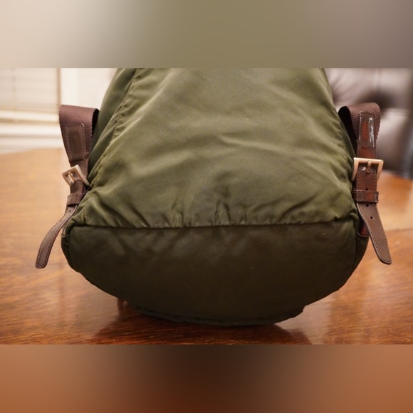 Prada authentic dark green nylon backpack - Picture 4 of 7